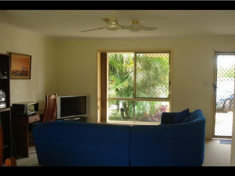 2/1 Alana Court, Torquay QLD 4655