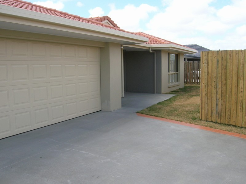 2/113 Ibis Boulevard, Eli Waters QLD 4655