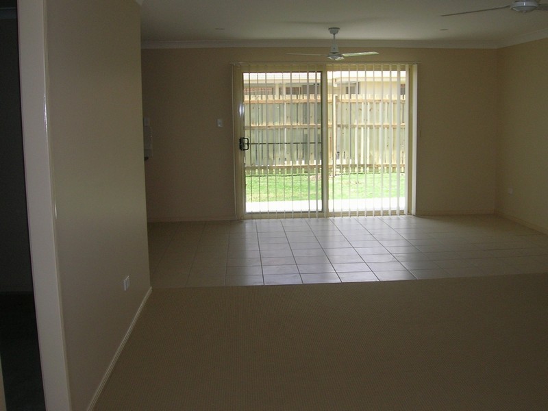 2/113 Ibis Boulevard, Eli Waters QLD 4655