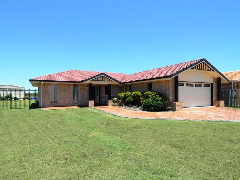 4  Whistler Court, Eli Waters QLD 4655