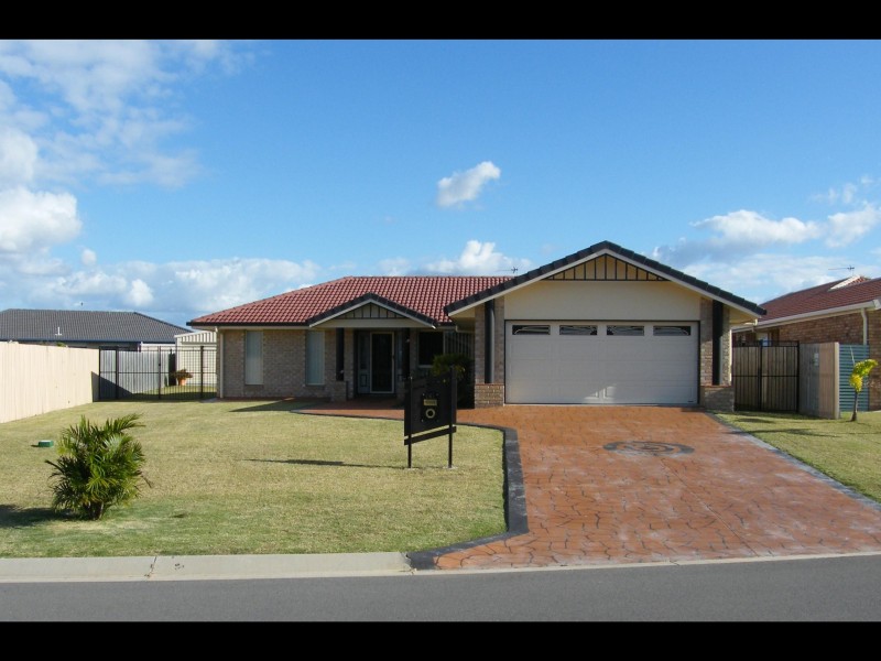 4  Whistler Court, Eli Waters QLD 4655