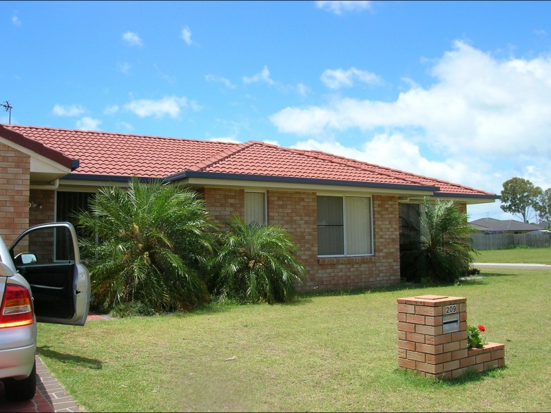 209 Dayman Street, Urangan QLD 4655