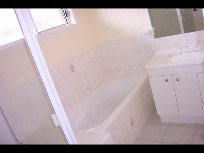 3 Sharyn Court, Point Vernon QLD 4655