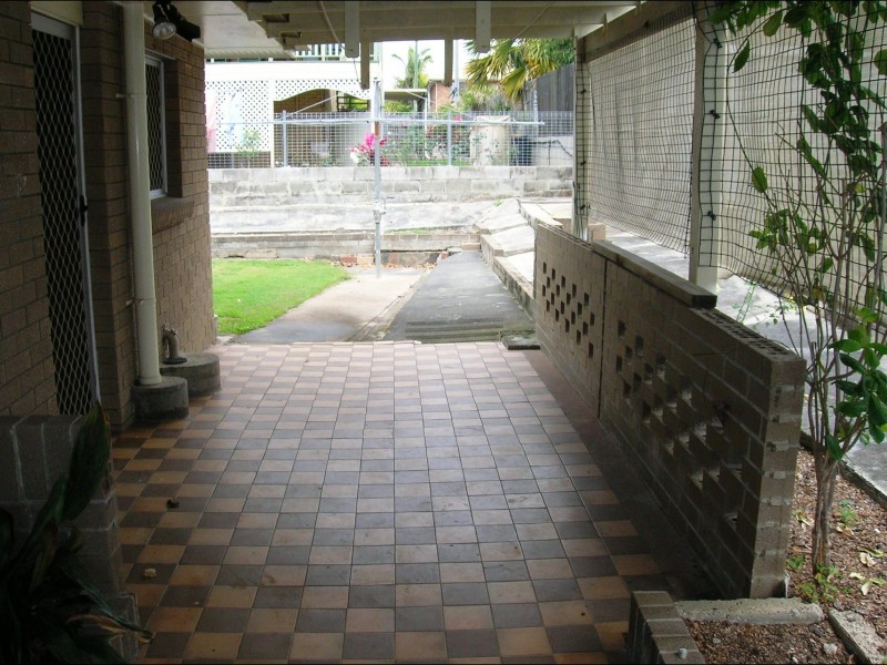 1 Tenimby Street, Pialba QLD 4655