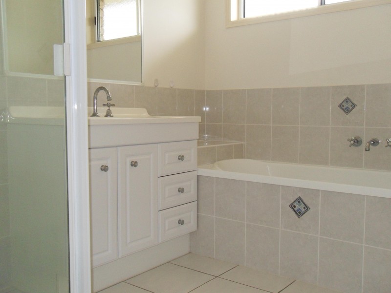 24 Kestrel court, Eli Waters QLD 4655