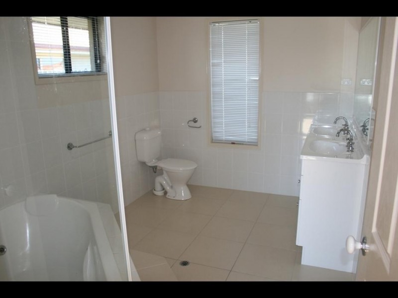 13 Lady Penrhyn Drive, Eli Waters QLD 4655