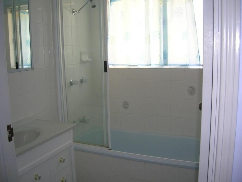 4 Glen Court, Point Vernon QLD 4655