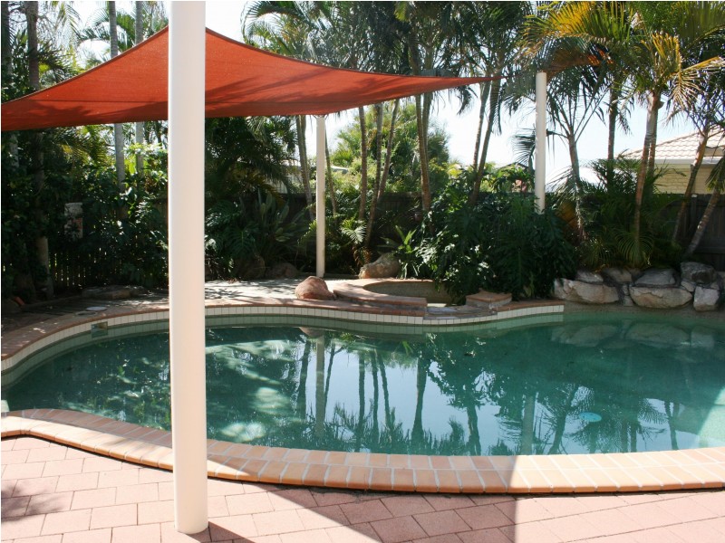 7 Delmo Court, Urraween QLD 4655