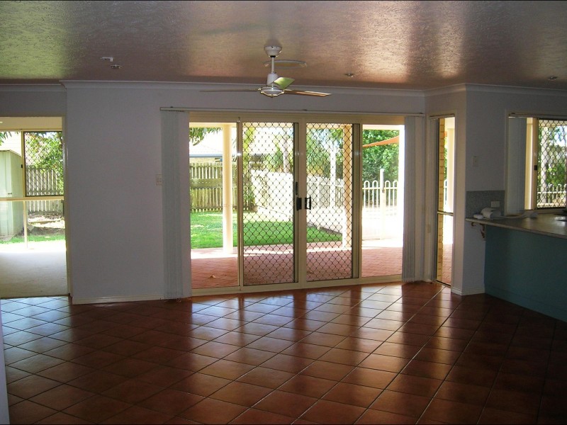 7 Delmo Court, Urraween QLD 4655