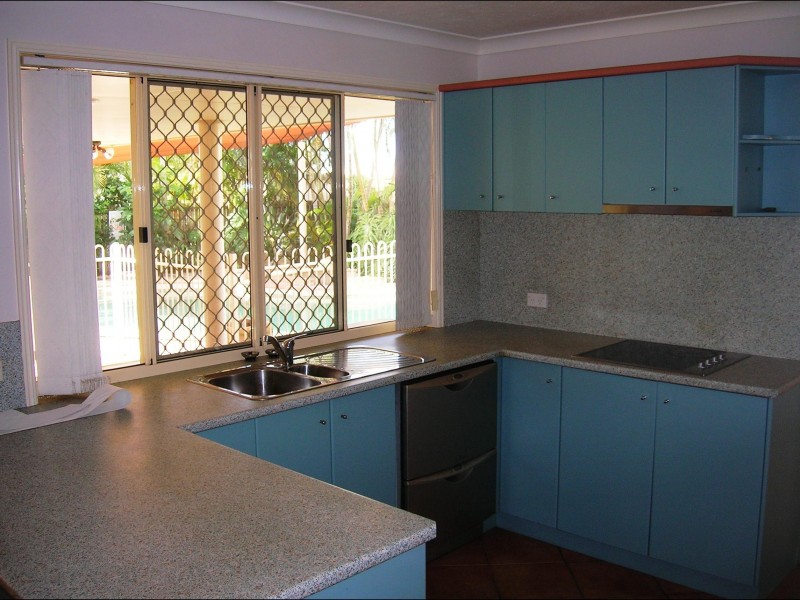 7 Delmo Court, Urraween QLD 4655