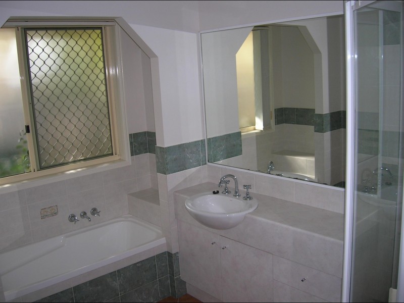 7 Delmo Court, Urraween QLD 4655