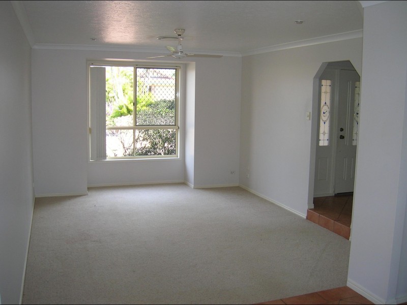 7 Delmo Court, Urraween QLD 4655