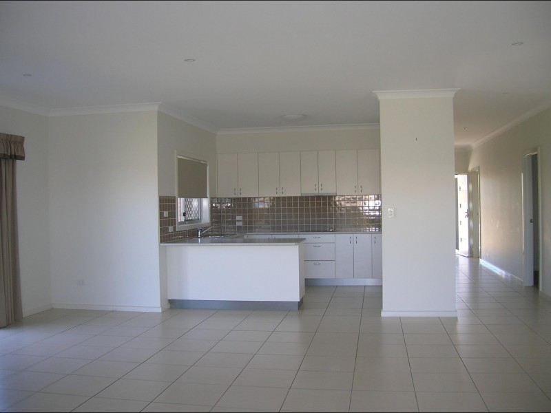 2 Genoa Court, Point Vernon QLD 4655