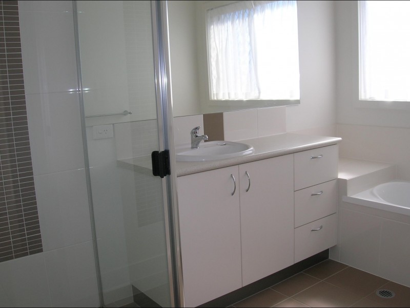 2 Genoa Court, Point Vernon QLD 4655