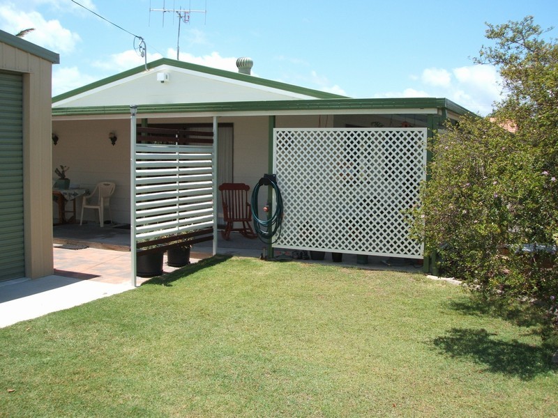 2 Toni Street, Urangan QLD 4655