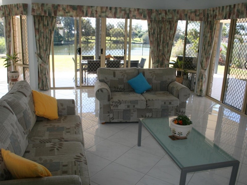 14 Harrison Circuit, Urangan QLD 4655