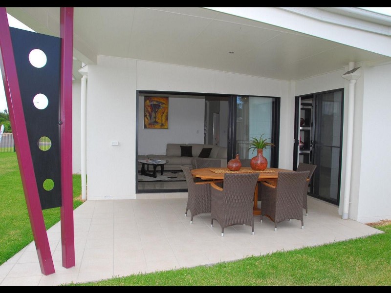 1 Bay Park Road, Wondunna QLD 4655
