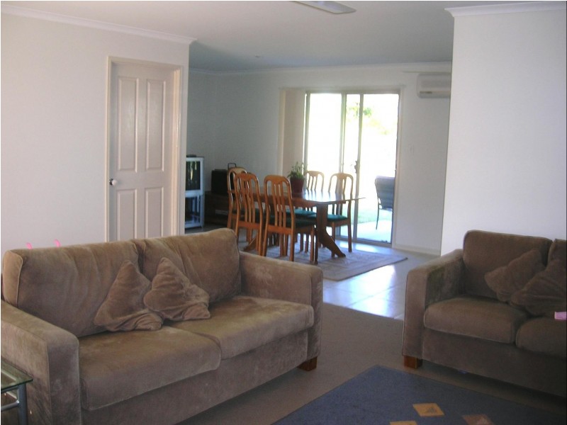 2/111 Ibis Boulevard, Eli Waters QLD 4655