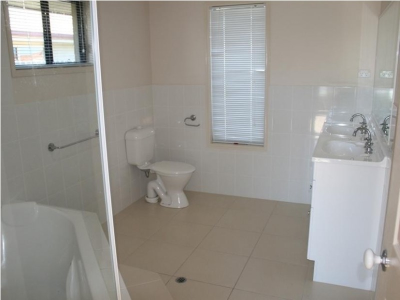 13 Lady Penrhyn Drive, Eli Waters QLD 4655