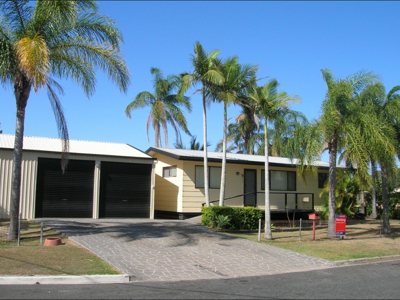 8 Crescent Street, Urangan QLD 4655