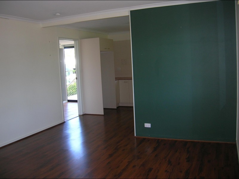 8 Crescent Street, Urangan QLD 4655