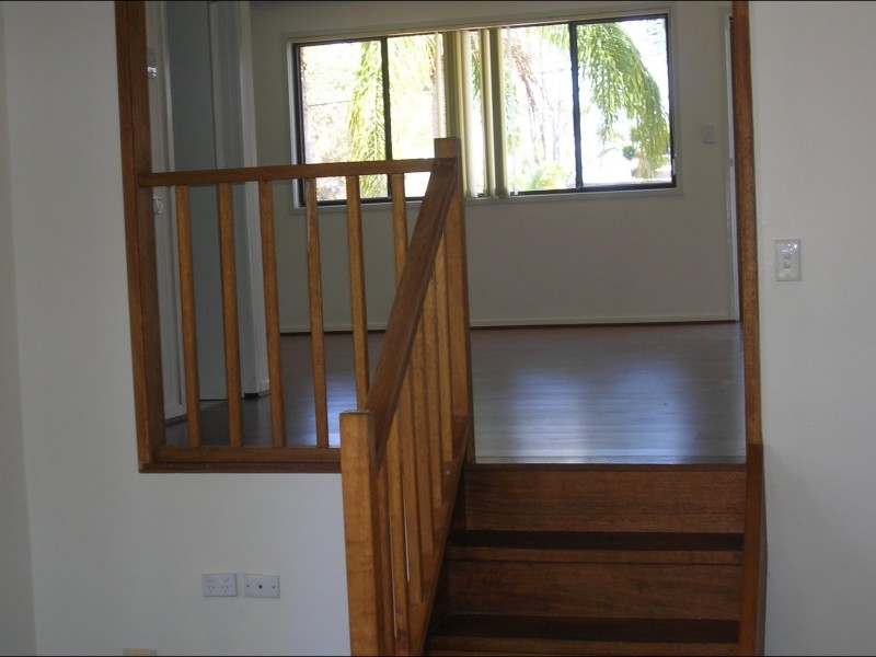 8 Crescent Street, Urangan QLD 4655