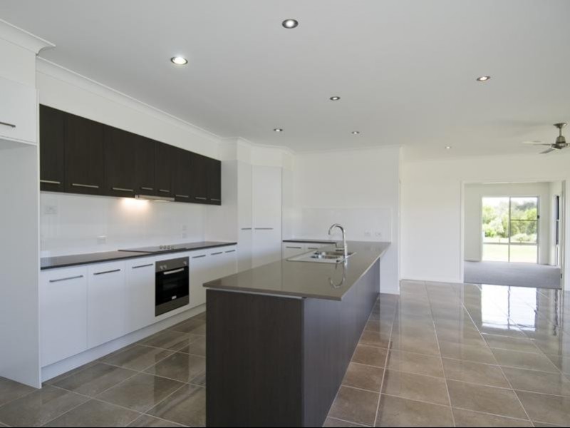 65 Parklands Blvd, Wondunna QLD 4655