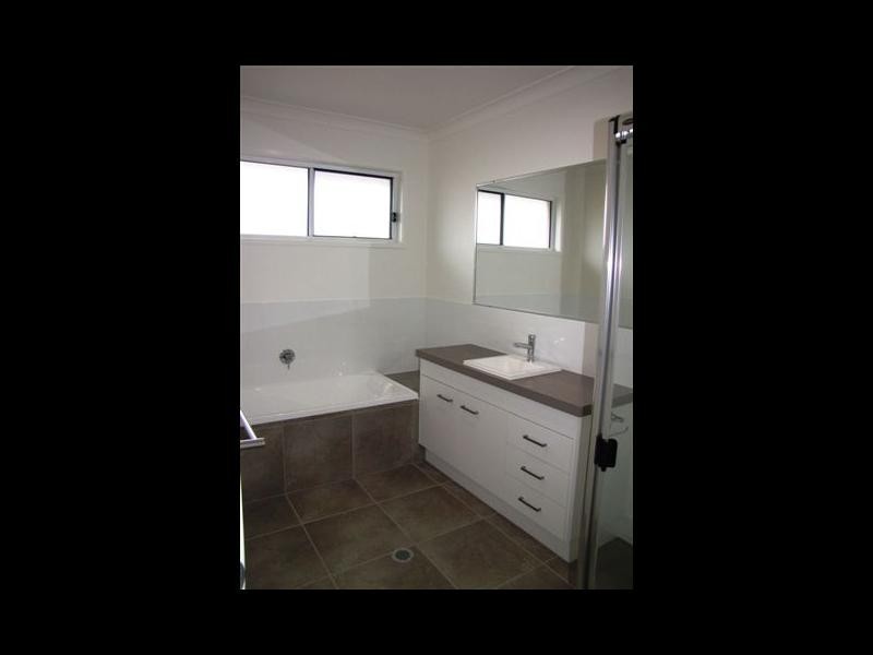 65 Parklands Blvd, Wondunna QLD 4655