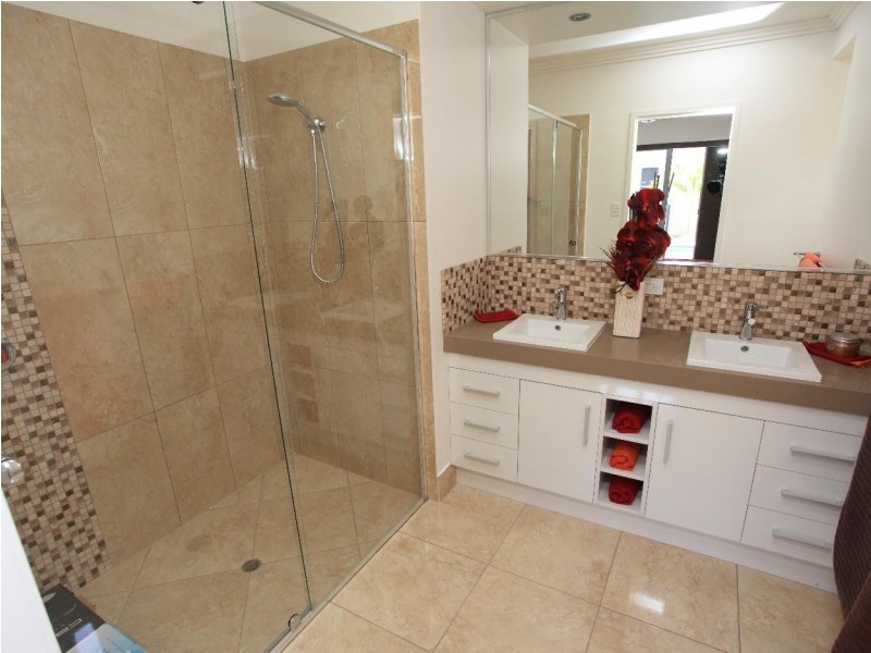 199 Long Street, Point Vernon QLD 4655