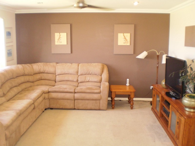 3 Earl St Vincent Cct, Eli Waters QLD 4655