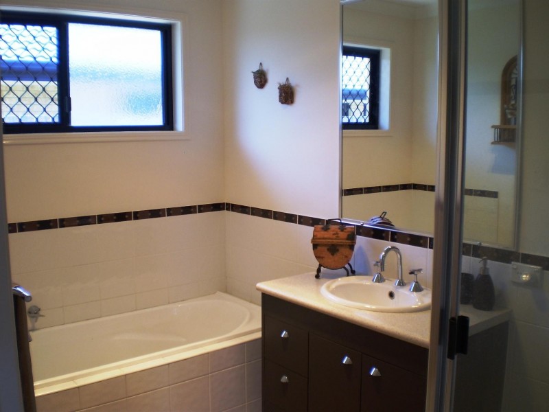 3 Earl St Vincent Cct, Eli Waters QLD 4655