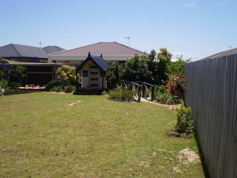 3 Earl St Vincent Cct, Eli Waters QLD 4655