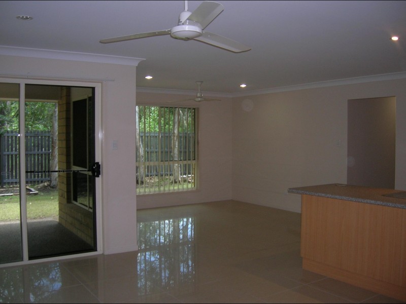 2/11 Daintree Drive, Urangan QLD 4655