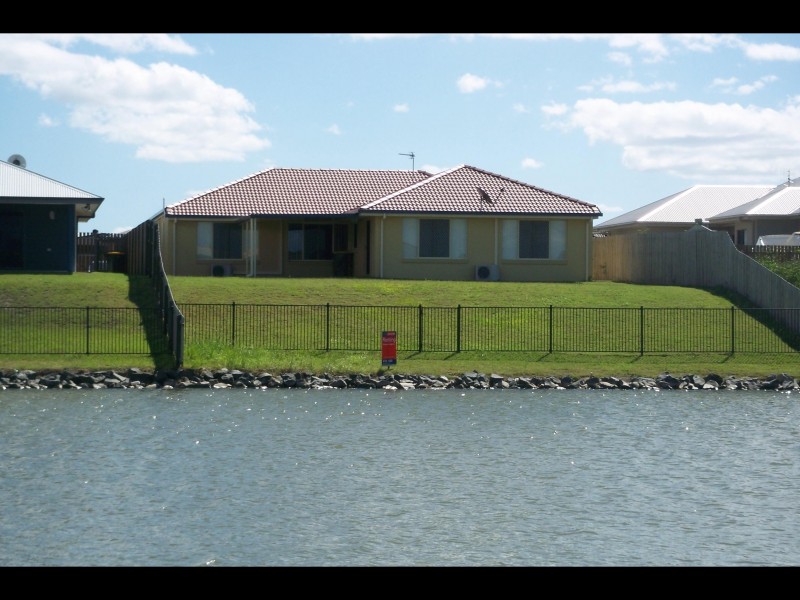 4 Earl St Vincent Circuit, Eli Waters QLD 4655