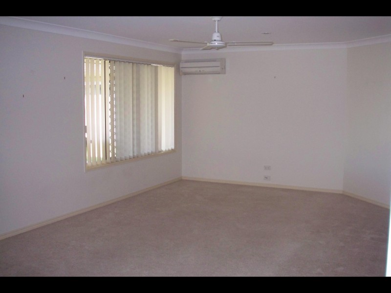 4 Earl St Vincent Circuit, Eli Waters QLD 4655