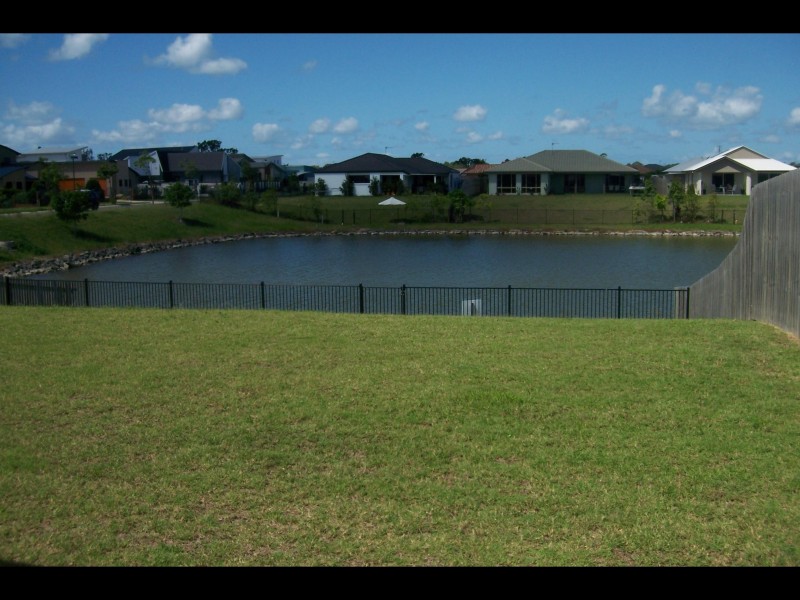 4 Earl St Vincent Circuit, Eli Waters QLD 4655