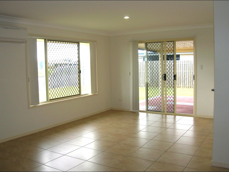 4 Earl St Vincent Circuit, Eli Waters QLD 4655