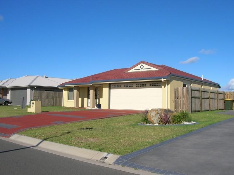 4 Earl St Vincent Circuit, Eli Waters QLD 4655