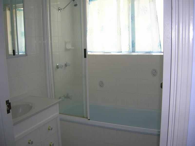 4 Glen Court, Point Vernon QLD 4655