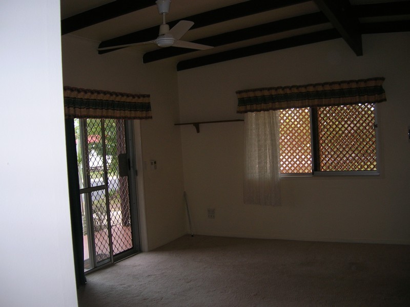 4 Hansen Street, Urangan QLD 4655