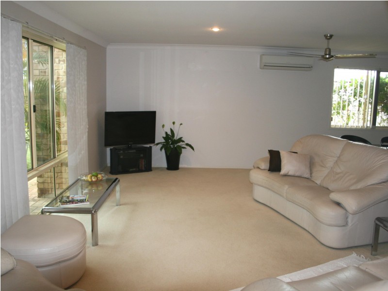 32 Oleander Ave, Scarness QLD 4655