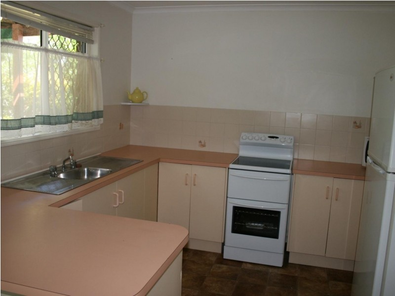 78 Hammond Street, Urangan QLD 4655