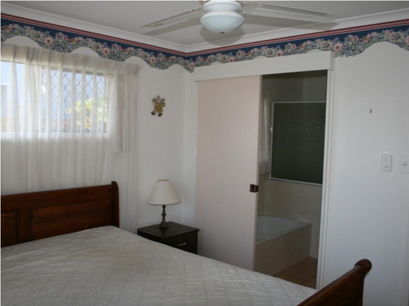 78 Hammond Street, Urangan QLD 4655