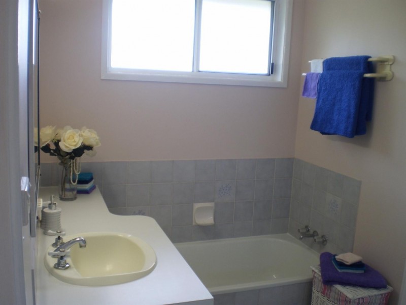 24 Michelle Drive, Point Vernon QLD 4655