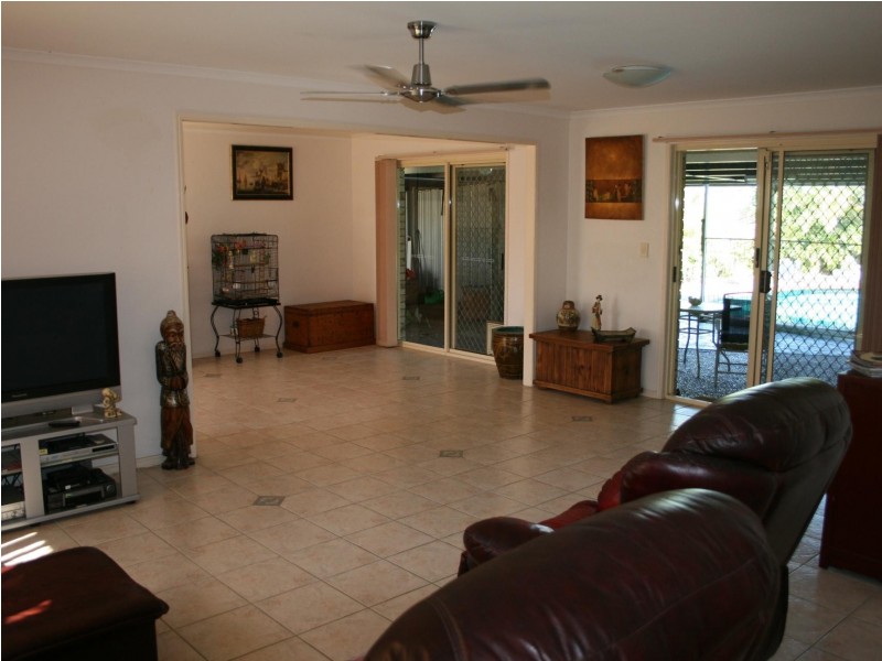 26 Bowerbird Ave, Eli Waters QLD 4655