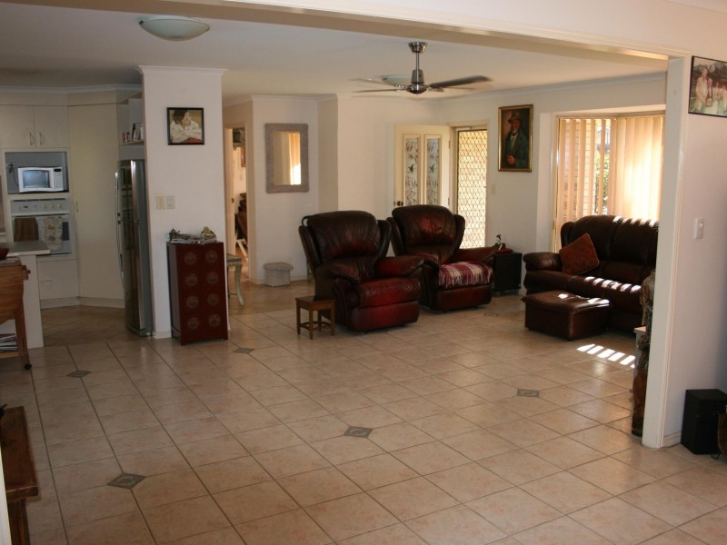 26 Bowerbird Ave, Eli Waters QLD 4655