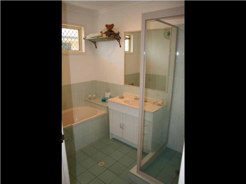 26 Bowerbird Ave, Eli Waters QLD 4655