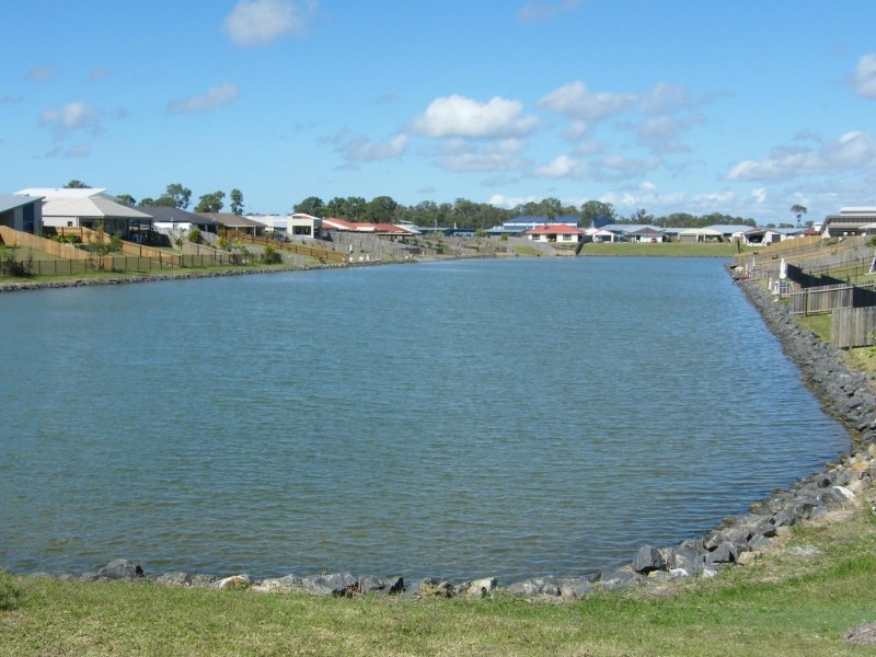 26 Bowerbird Ave, Eli Waters QLD 4655