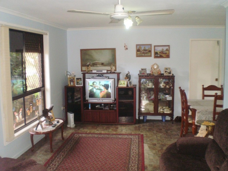 5 Matthew St, Urangan QLD 4655