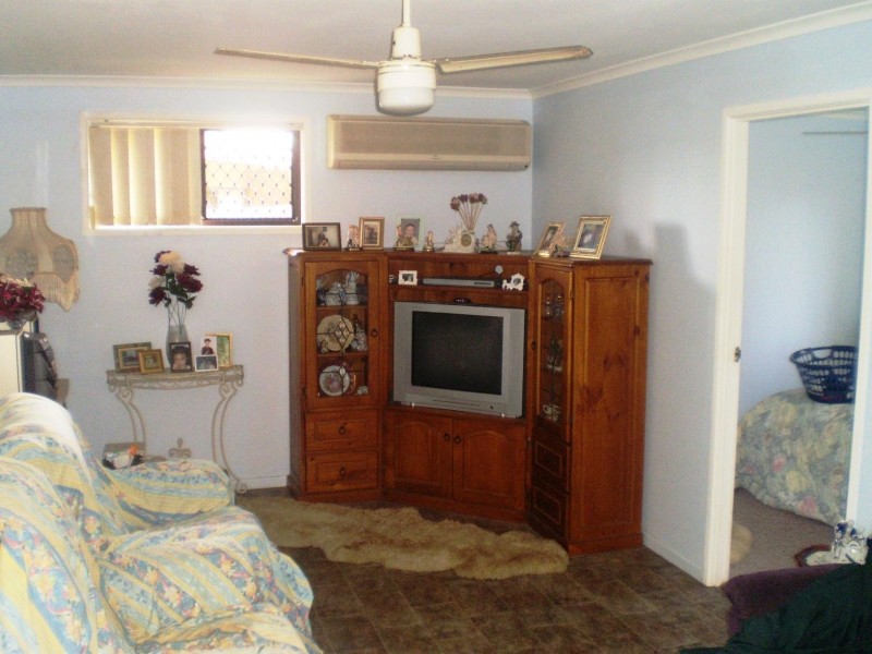 5 Matthew St, Urangan QLD 4655